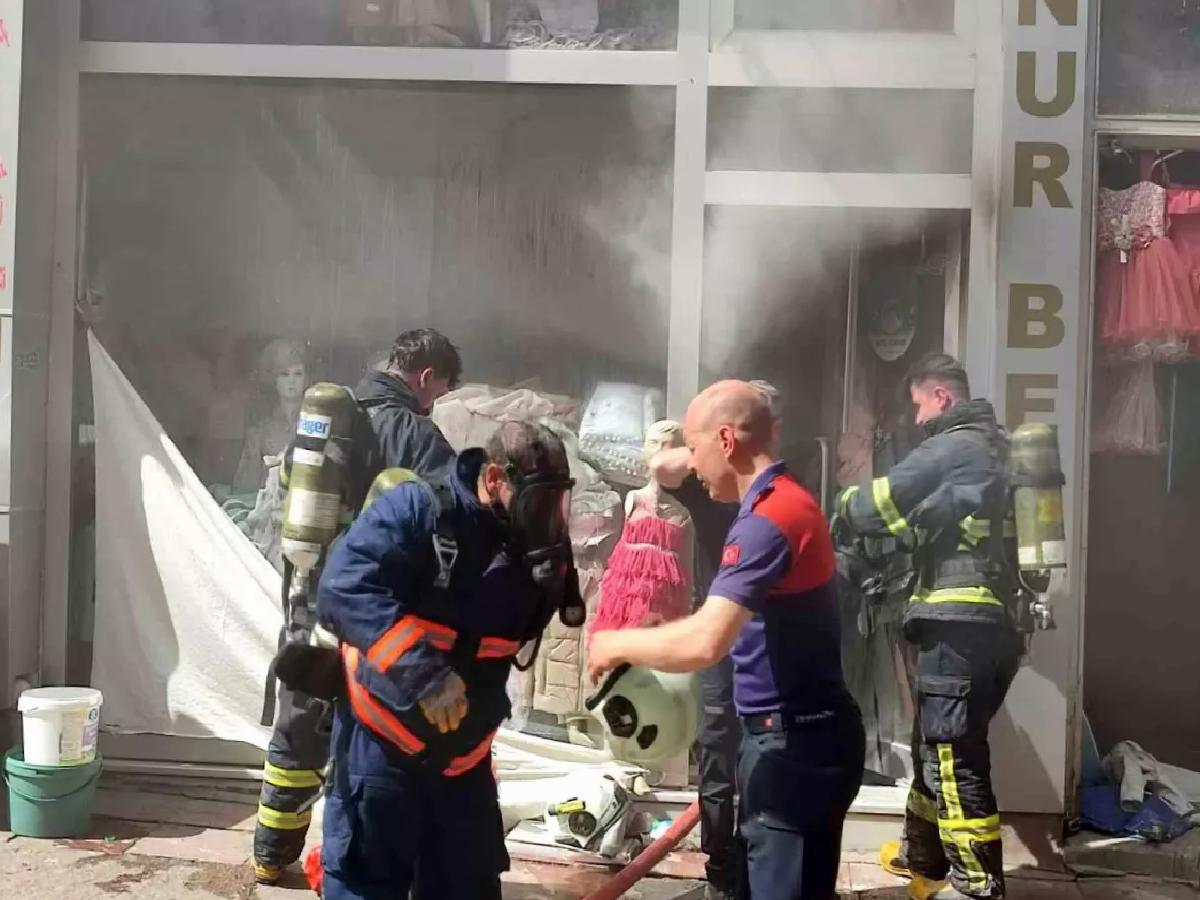 Keşan’da Çocuk Giysi Mağazasında Yangın
