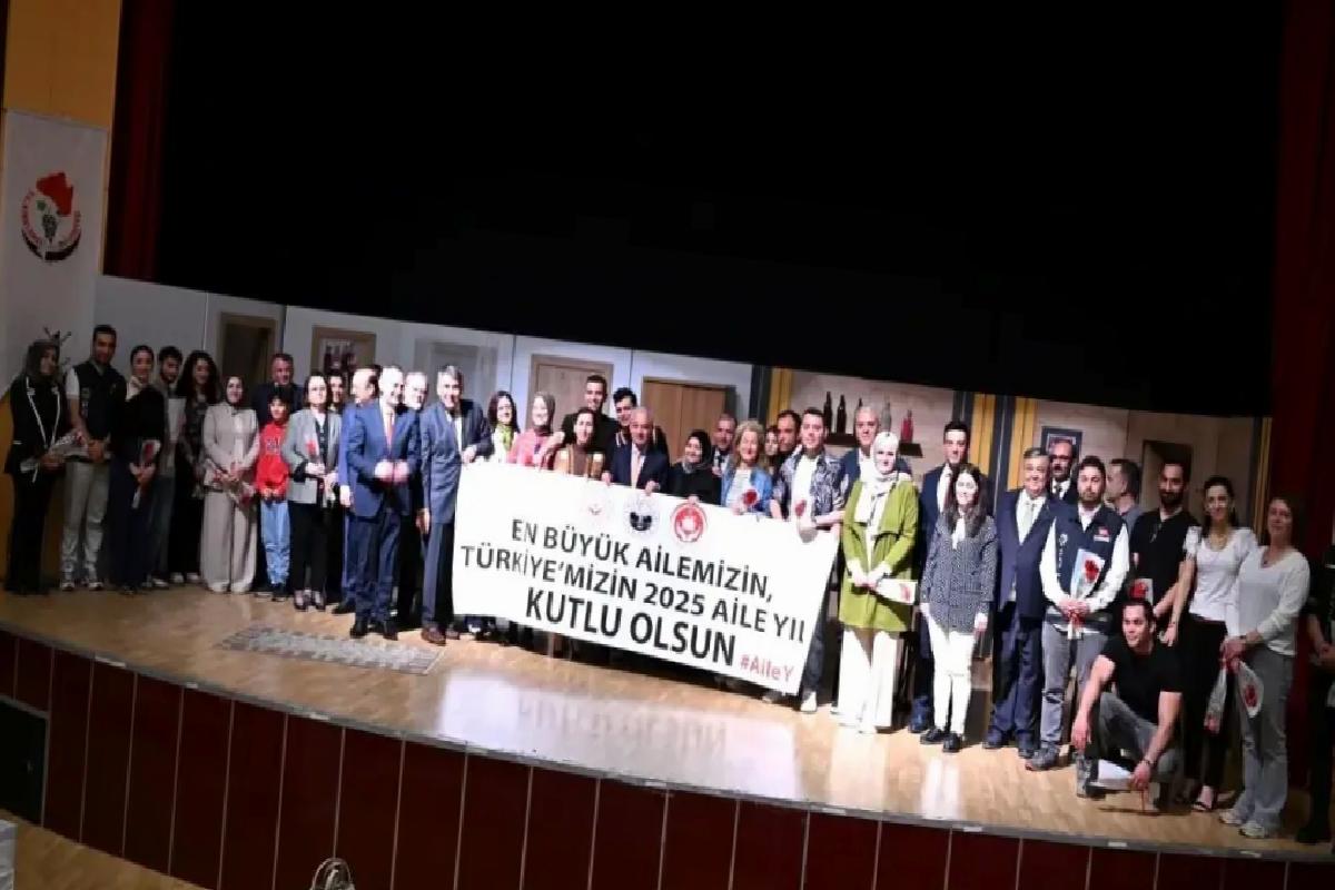 Kırklareli’nde ‘Yarınlara Geç Kalmadan’ Tiyatro Oyunu Sahnelendi