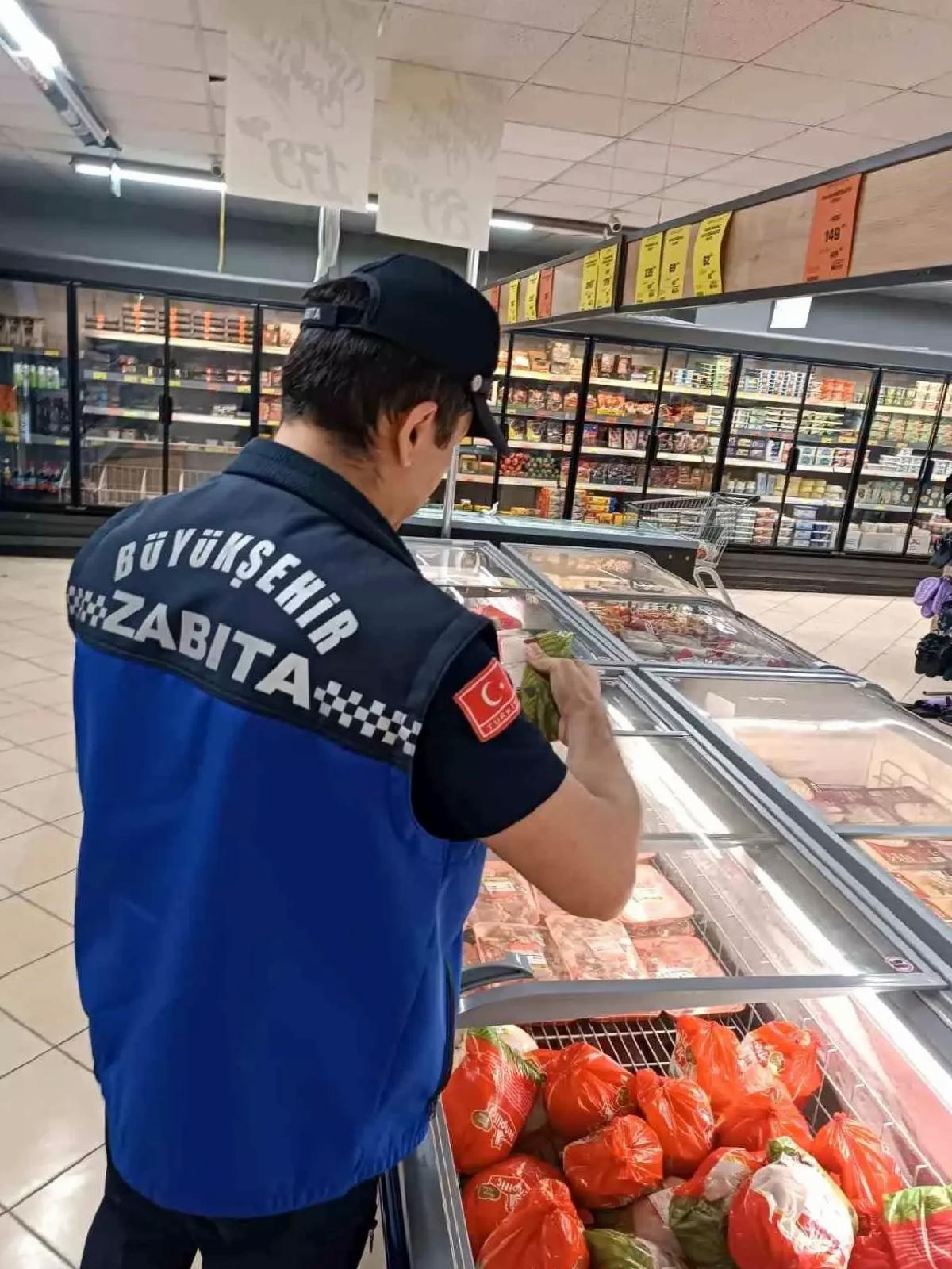 Kocaeli’de Zabıta Takımlarından Market Kontrolleri