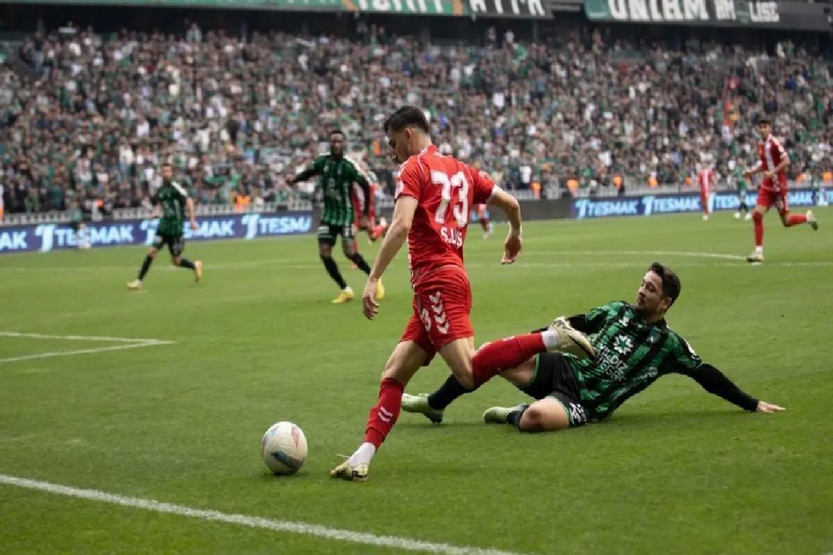 Kocaelispor Liderliğini Sürdürdü