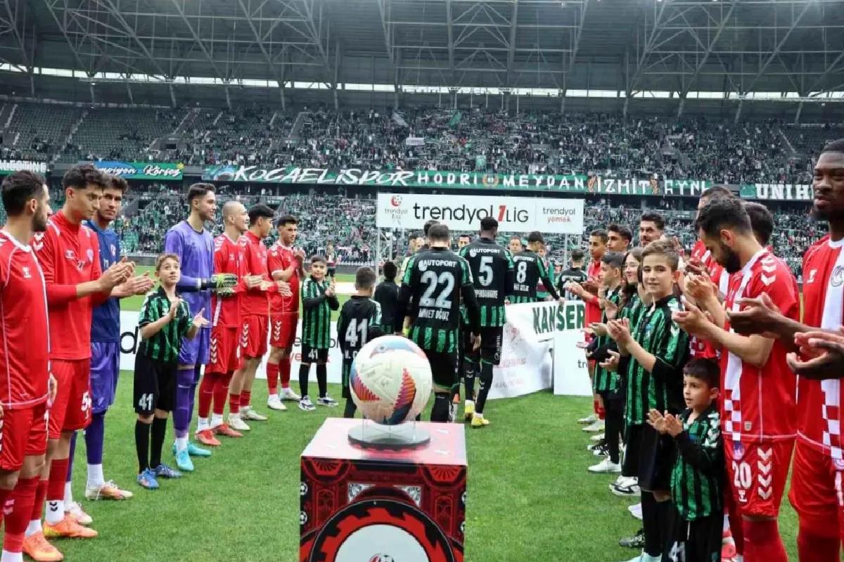 Kocaelispor Şampiyonluk Coşkusuyla Son Maçına Çıktı