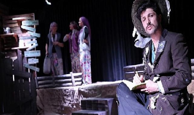 ‘Komşu Köyün Delisi’ Tiyatro Gösterisinin Galası Yapıldı