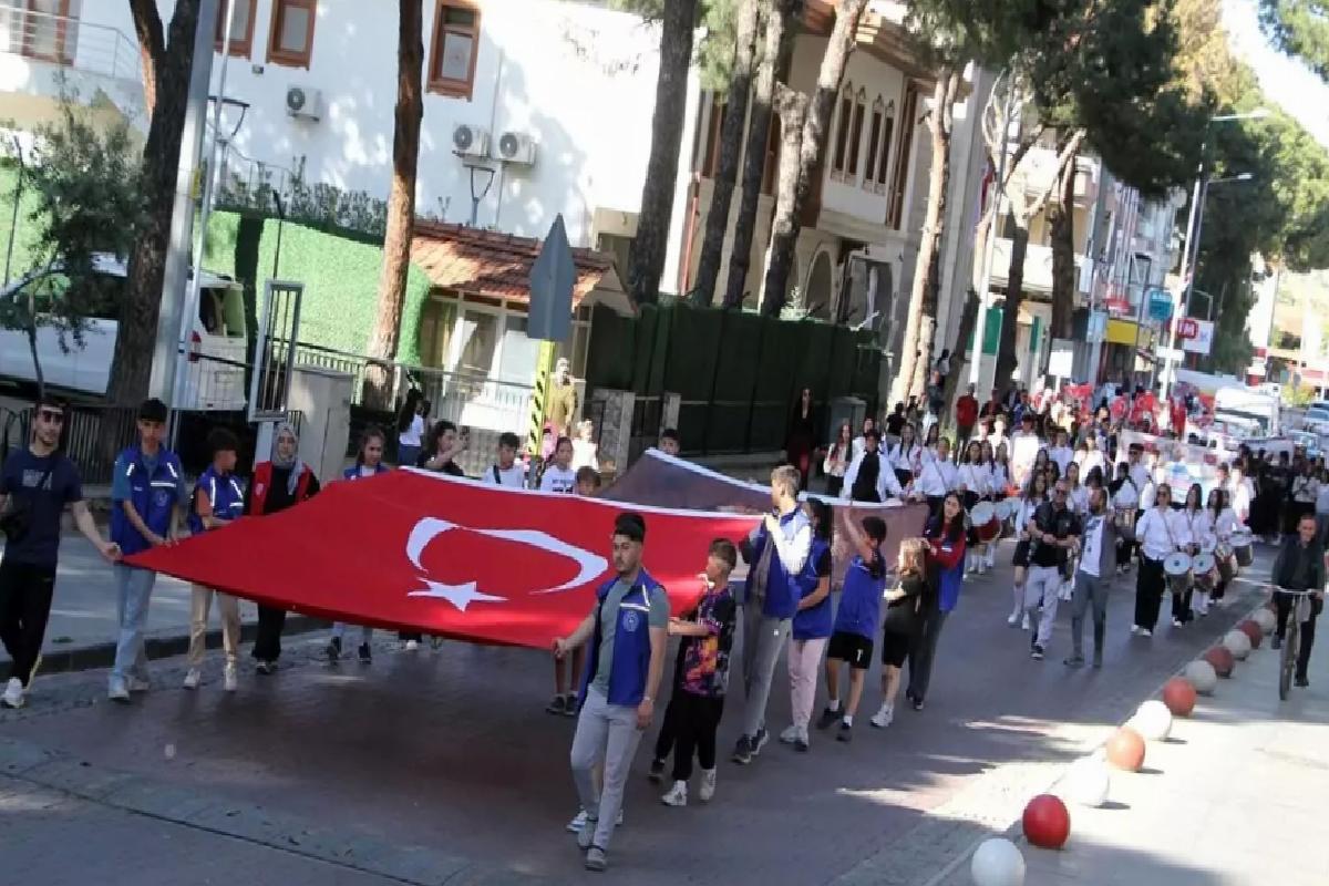 Kula’da 19 Mayıs Bayramı Kutlamaları Başladı