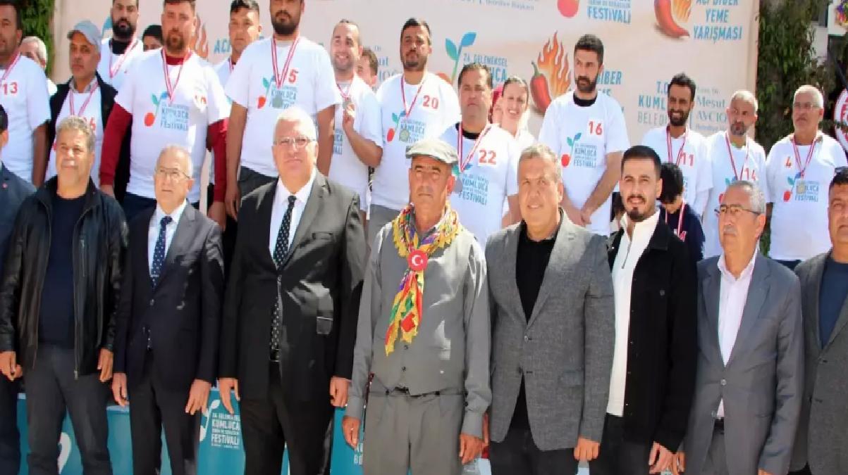 Kumluca’da Acı Biber Yeme Müsabakası