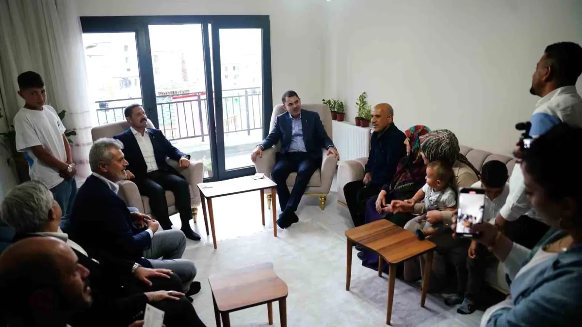 Kurum, Sarsıntı Bölgesinde Konutları Ziyaret Etti