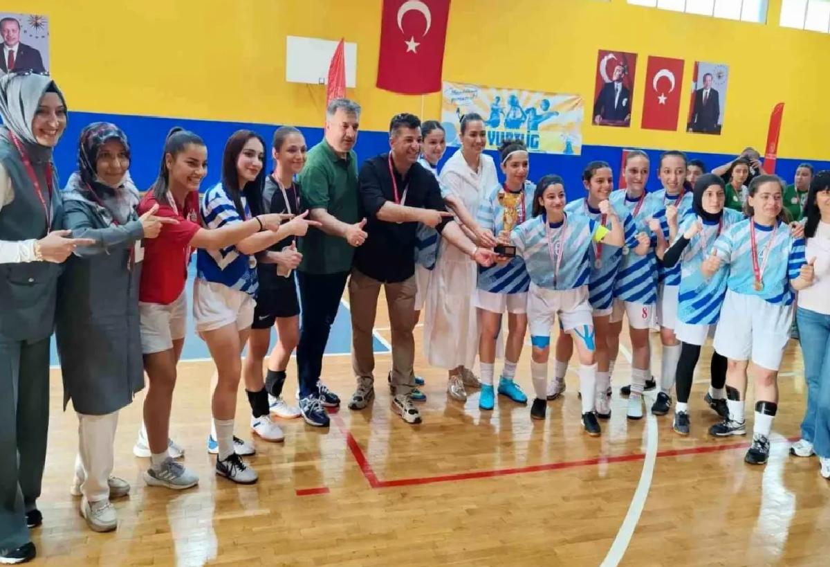 Kütahya Kız Futsal Kadrosu Şampiyon