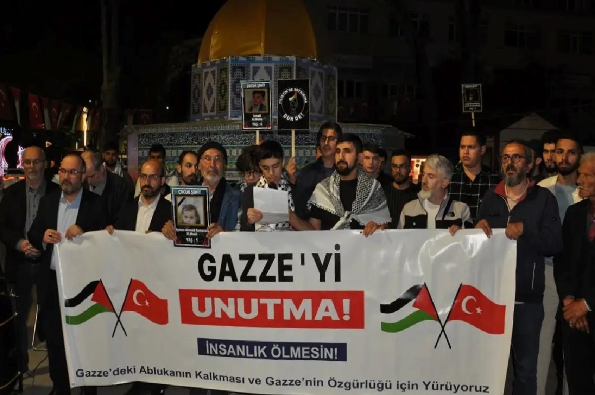 Kütahya’da vatandaşlar Gazze için “sessiz yürüyüş” yaptı