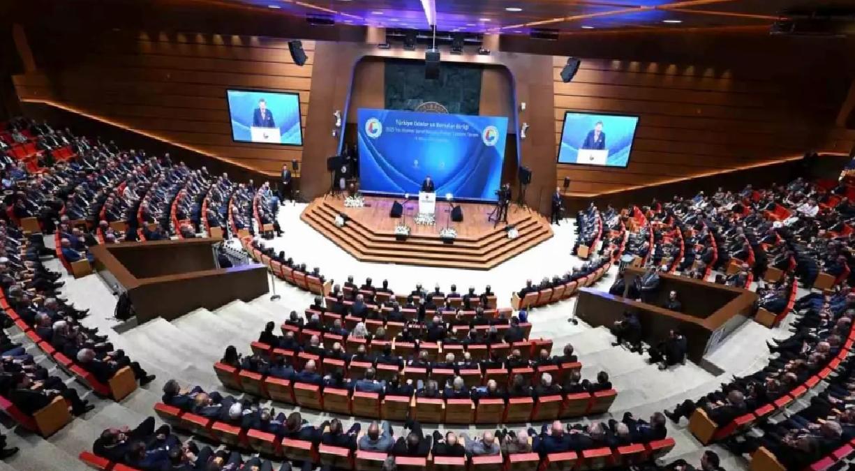 KUTO Başkanı Akdoğan’a ödülü Cumhurbaşkanı Erdoğan tarafından takdim edildi