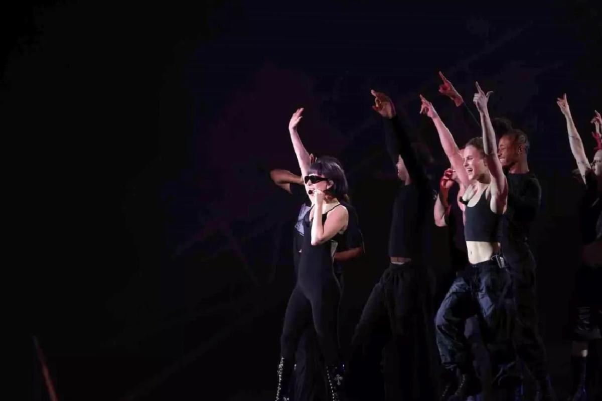 Lady Gaga Konserine Bombalı Akın Engellendi