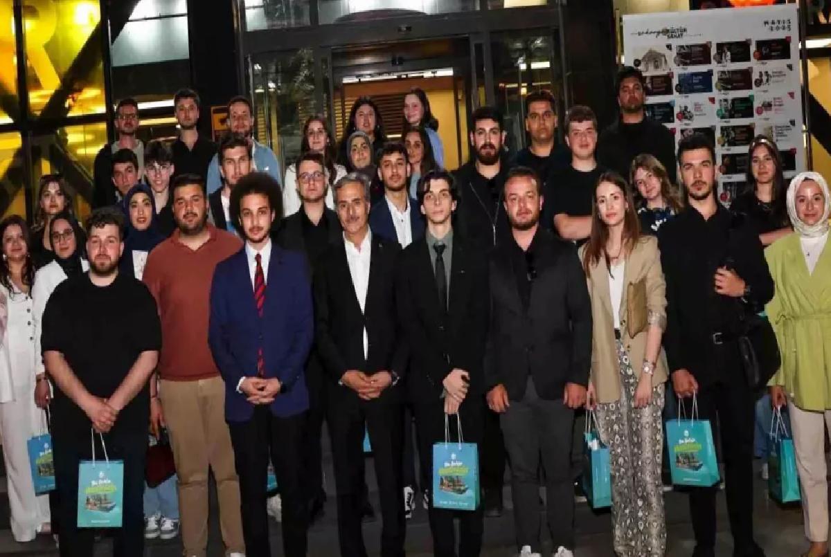 Lider Alemdar, Gençlerle Bir Ortaya Gelerek Gelecek Amaçlarını Paylaştı