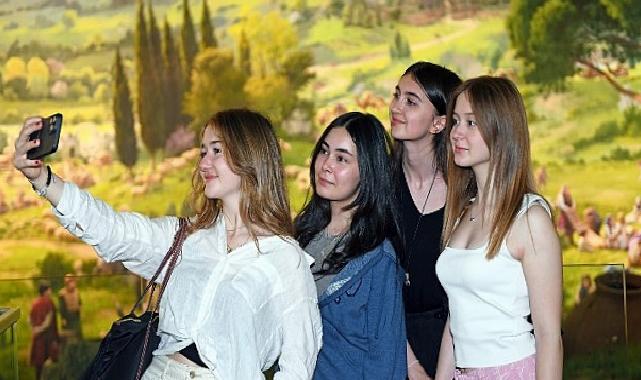 Lider Aydın örnek liselilerle Osmangazi’de bir ortaya geldi