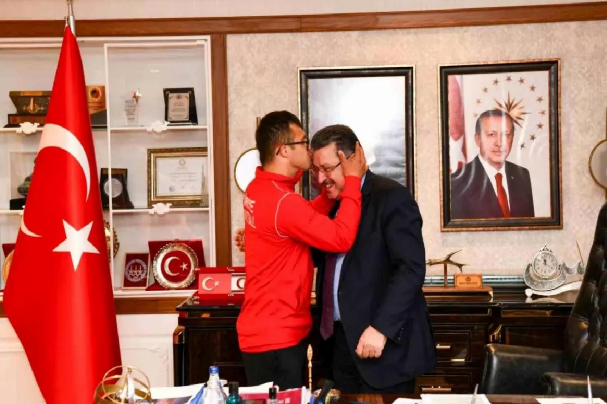 Lider Genç, Down Sendromlu Basketbol Ulusal Kadrosu’nu Ağırladı