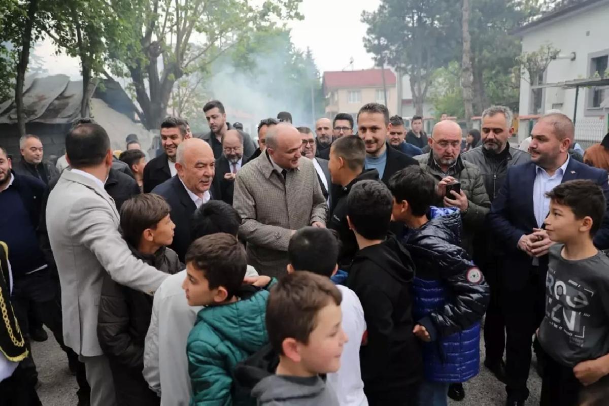 Lider Özlü Karaca Mahallesi’nde Vatandaşlarla Buluştu