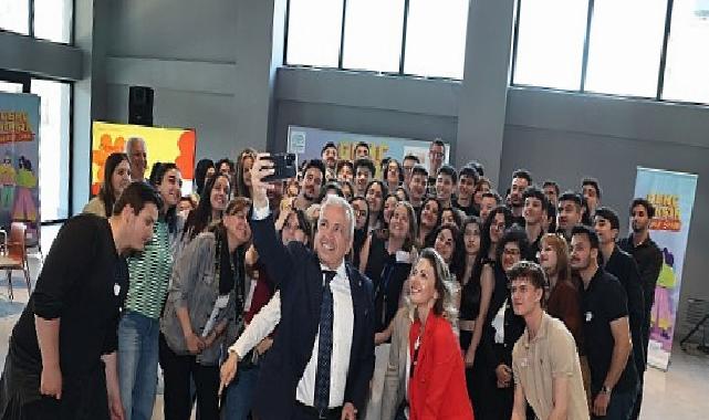 Lider Şadi Özdemir Gençlik Bayramı’nda gençlerle buluştu