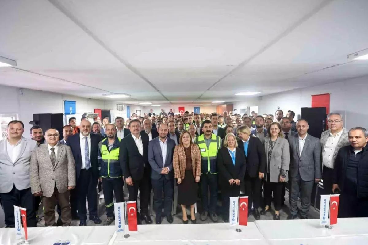 Lider Şahin, 1 Mayıs’ta belediye çalışanlarıyla bir ortaya geldi