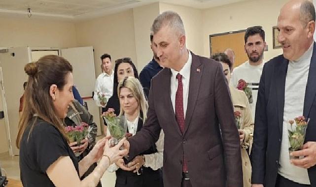 Lider Sezer’den Hemşirelere Sürpriz Kutlama