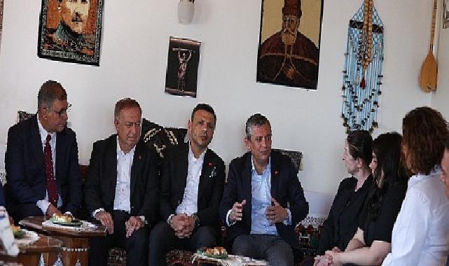 Lider Tugay, İstanbul’da CHP Genel Başkanı Özgür Özel ile bir ortaya geldi