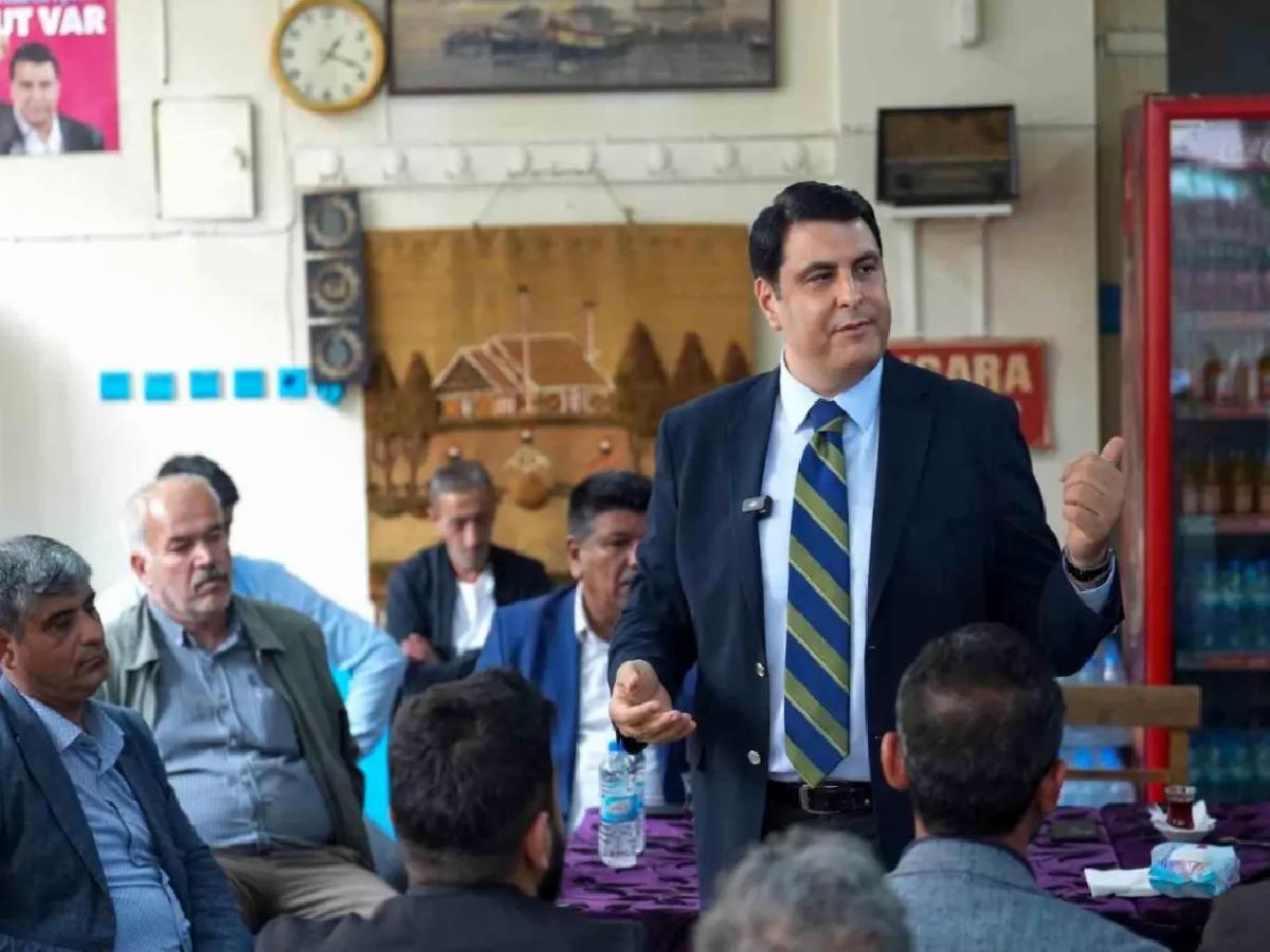 Lider Yılmaz, Karşıyaka’da esnaf ve vatandaşlarla bir ortaya geldi
