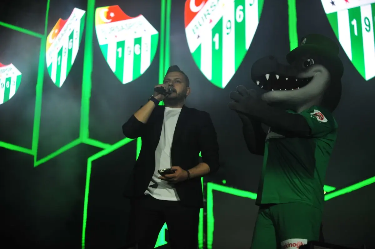Mahmut Orhan’dan Bursaspor’a Dayanak Konseri