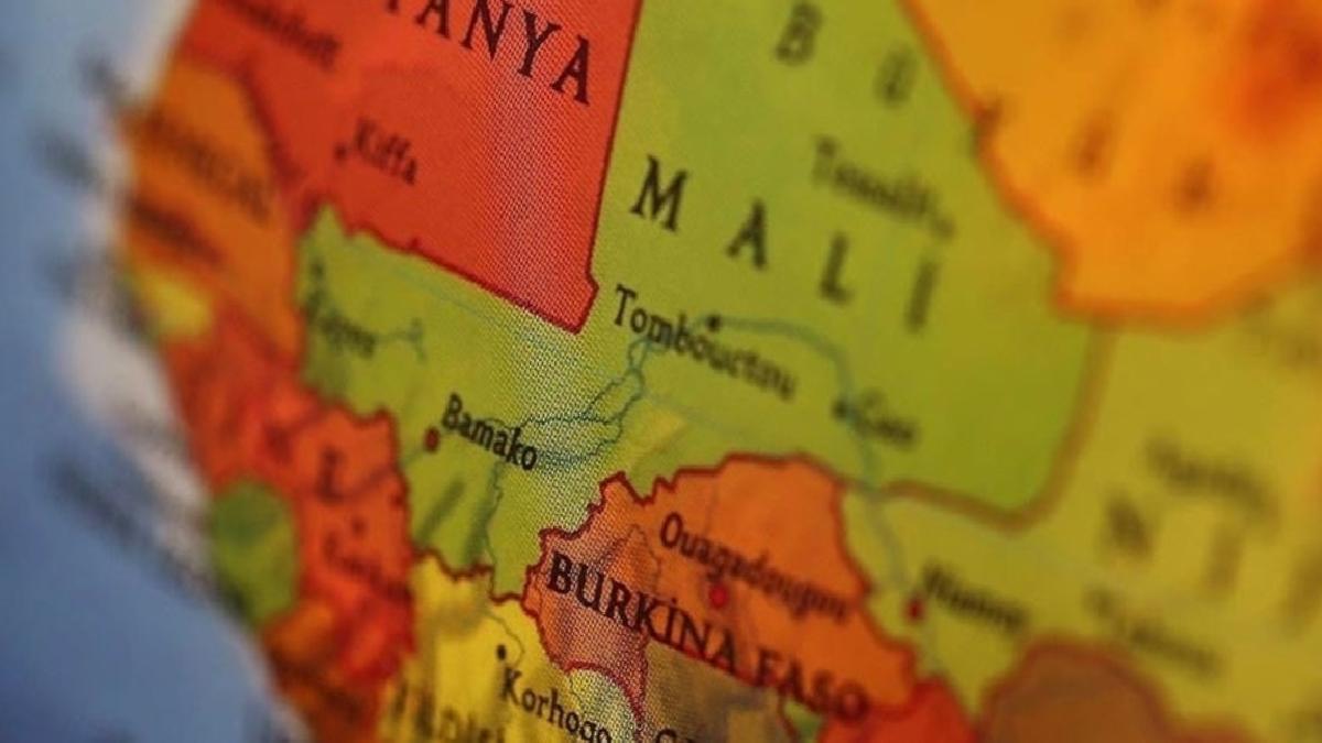 Mali’de siyasi partilerin faaliyetleri durduruldu
