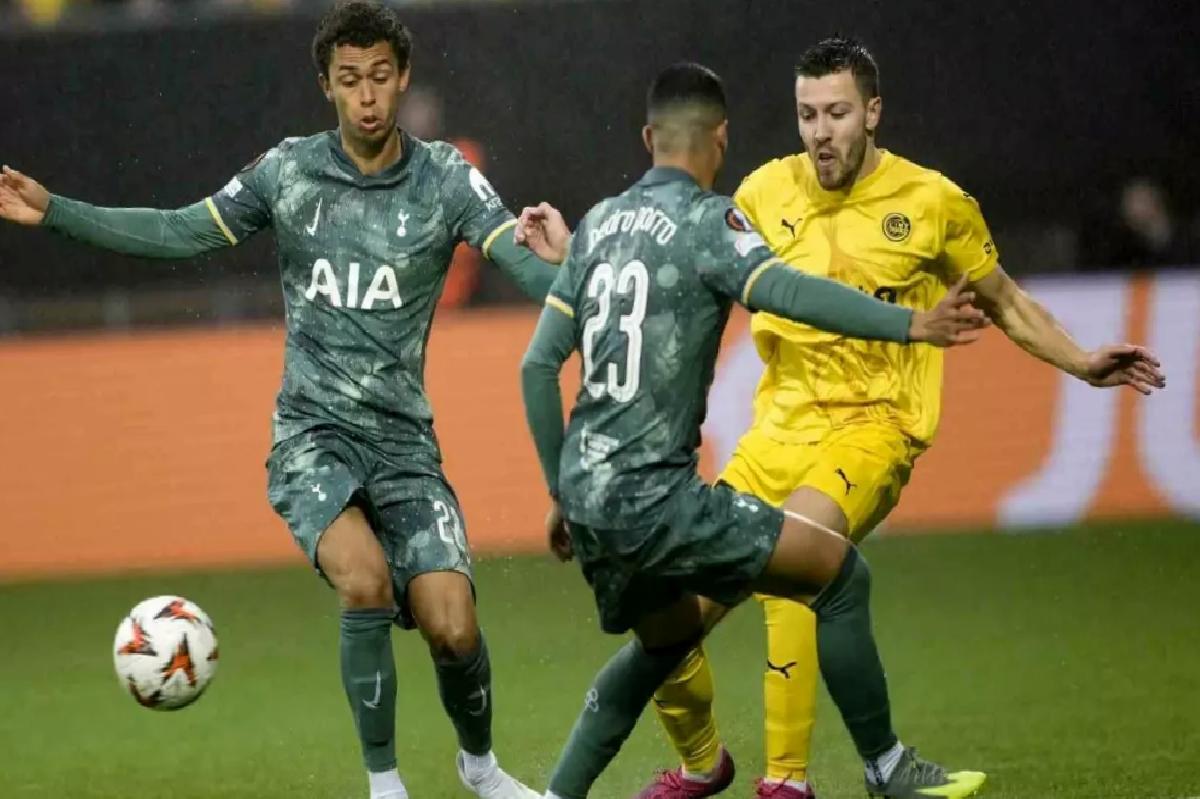 Manchester United ve Tottenham Finalde