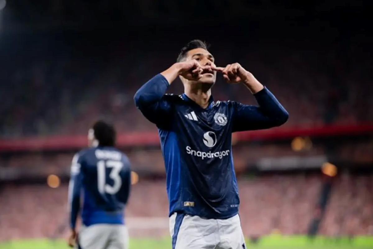Manchester United ve Tottenham, finale göz kırptı