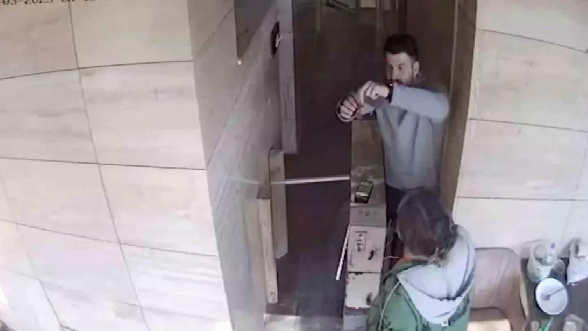 Manisa’da Altın Dolusu Kese Polis’e Teslim Edildi