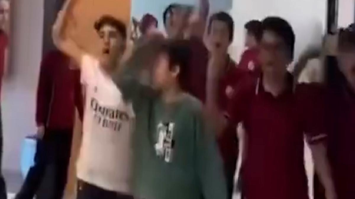 Manisa’da küçük çocuklardan ‘Ali Koç istifa’ tezahüratları