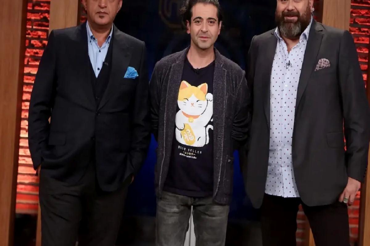 MasterChef’in eski heyet üyesi siyasete atılarak CHP’ye katıldı
