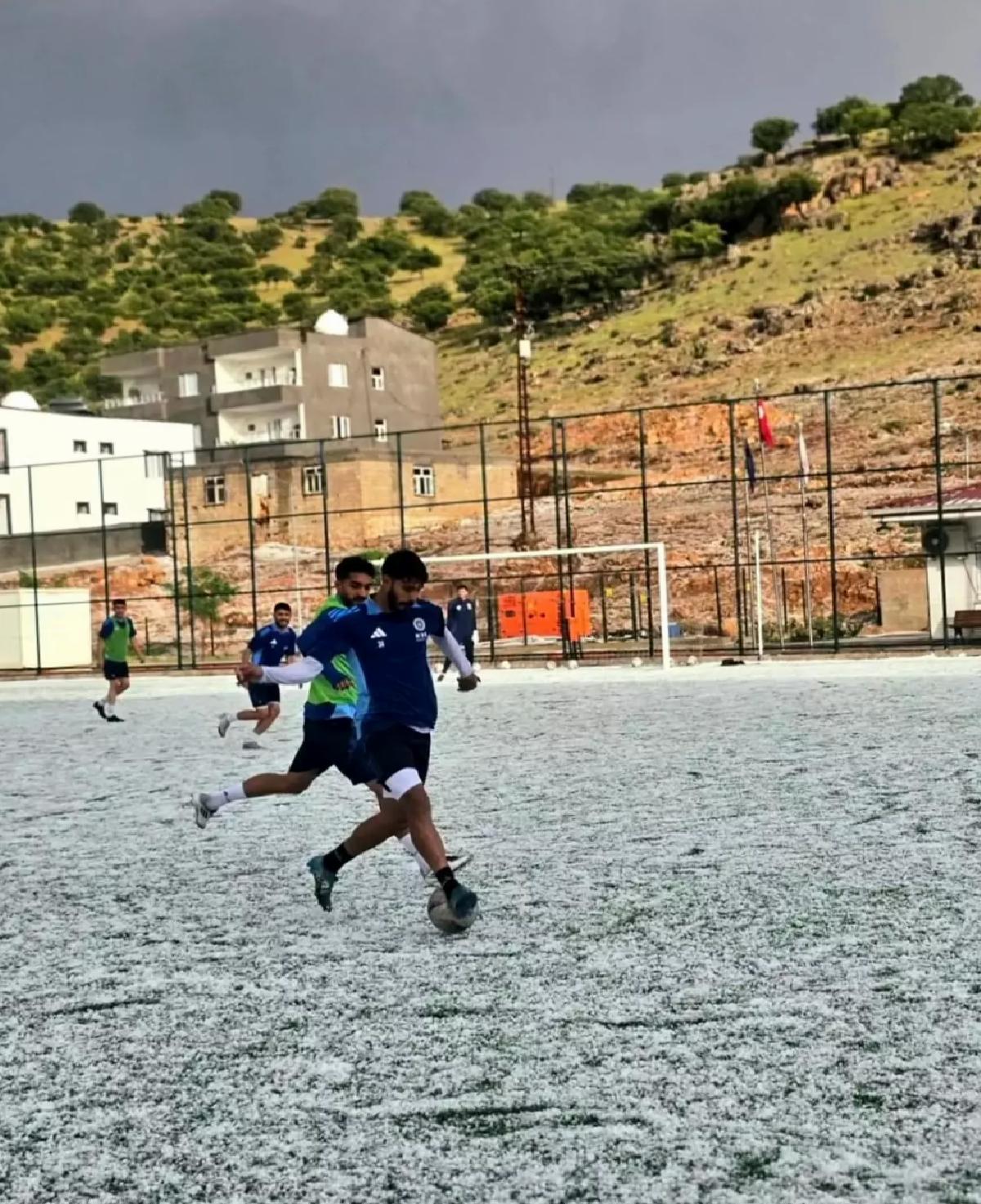Mazıdağı Fosfatspor Doluya Karşın Çalışıyor