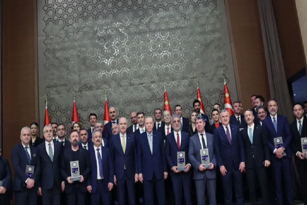 Medya mükafatları sahiplerini buldu! Cumhurbaşkanı Erdoğan’dan Türkiye Basın Federasyonuna teşekkür