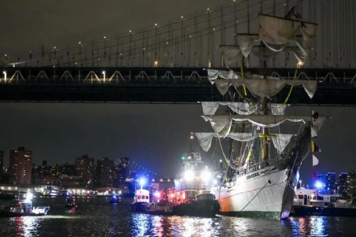 Meksika Gemisi Brooklyn Köprüsü’ne Çarptı