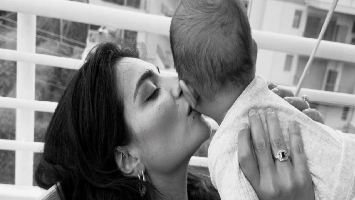 Melisa Aslı Pamuk oğlu Mylan Yazıcı ile yeni pozlar verdi