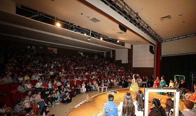 Menderes Belediyesi Çocuk Tiyatrosu Sahnede