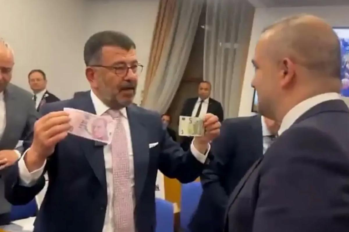 Merkez Bankası Başkanı Karahan’a Meclis’te dövizli protesto