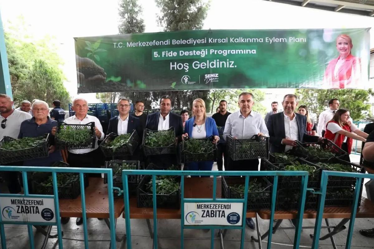 Merkezefendi Belediyesi’nden Çiftçilere Fide Dayanağı