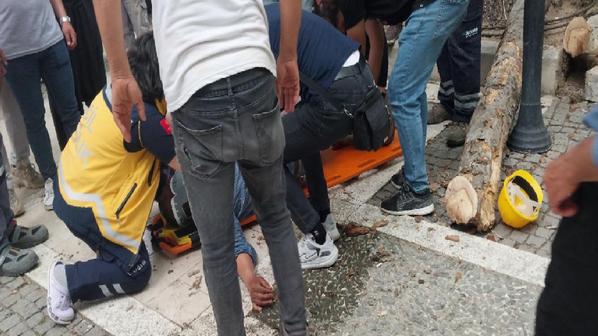 Mersin’de belediye emekçisi budama sırasında 5 metreden düştü