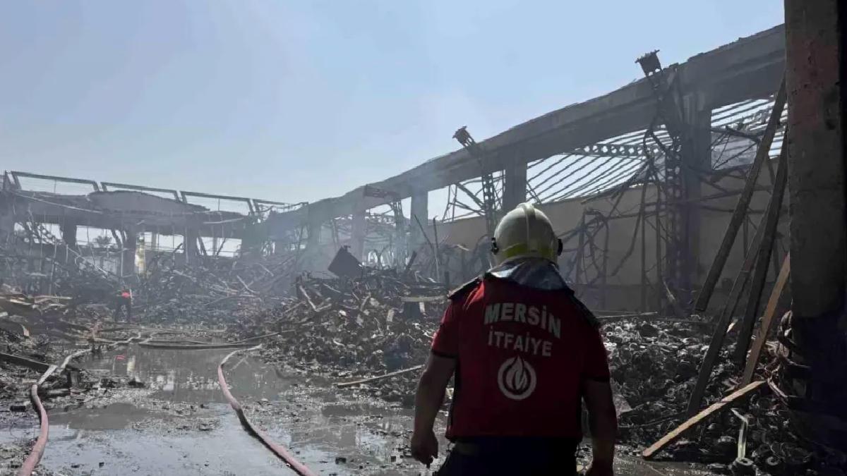 Mersin’de Oto Ses ve Manzara Sistemleri Üreten Fabrikada Yangın Çıktı