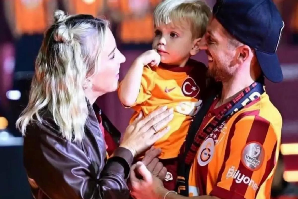 Mertens çiftinden sürpriz! Bebeklerine Türkçe isim verecekler