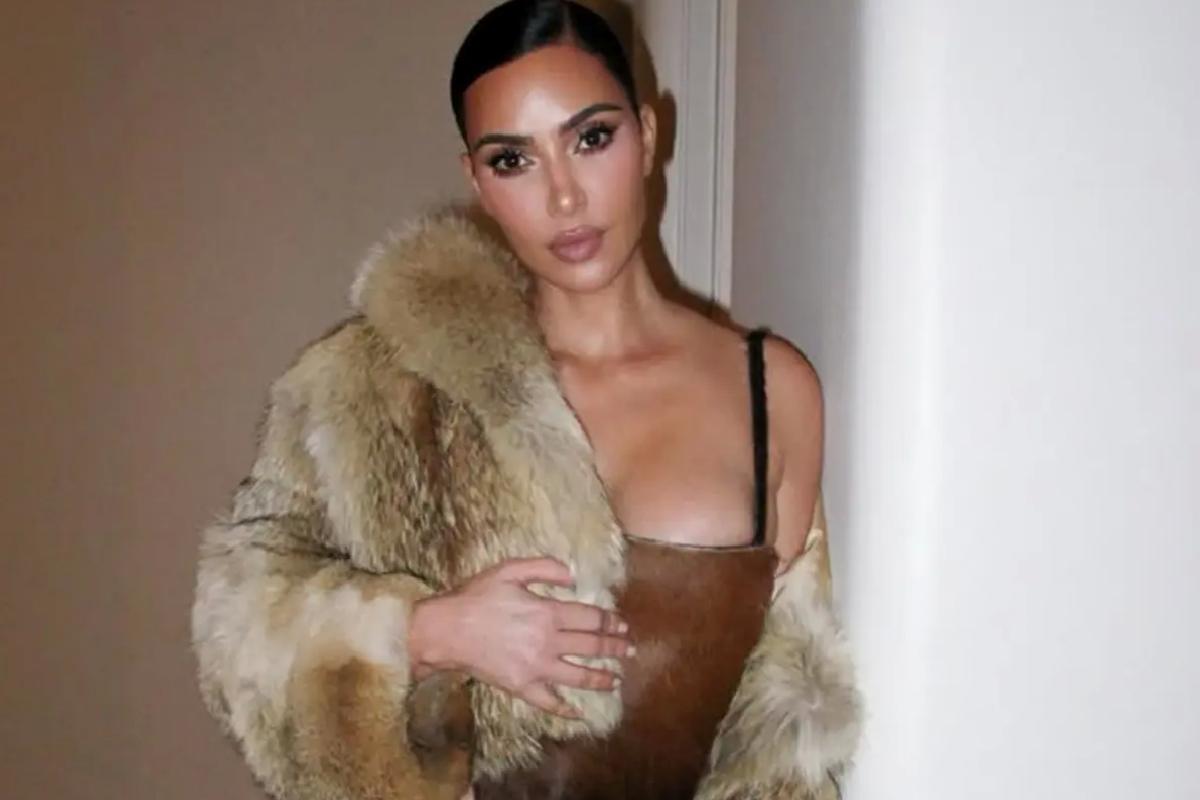 Mezuniyet kepini taktı, gözünü baroya dikti! Kim Kardashian’dan sürpriz atılım