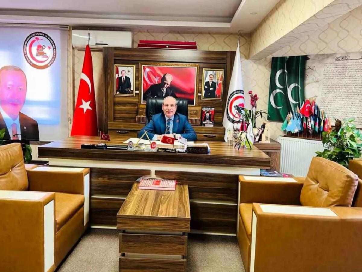Milletin Adamları Yalnız Değildir