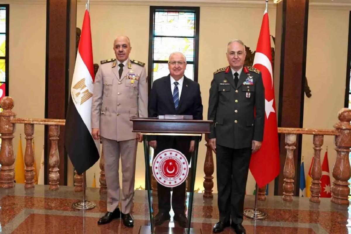 Mısır Genelkurmay Başkanı Türkiye’de