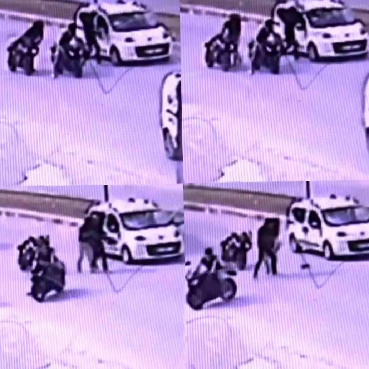 Motosiklet Şoförü Kaskla Araca Saldırdı