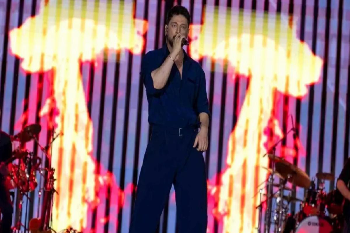 Murat Boz Manisa’da Coşku Dolu Konser Verdi