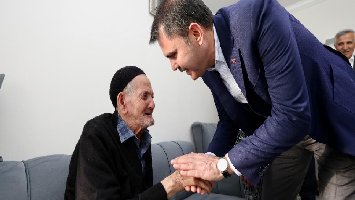 Murat Kurum, Kahramanmaraş’ta vatandaşlarla bir ortaya geldi