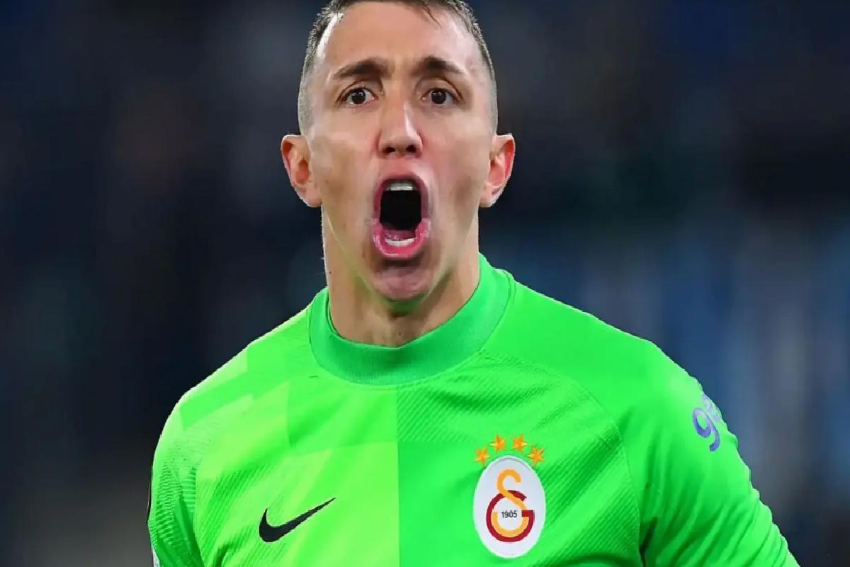 Muslera şampiyonluk maçında penaltı attı