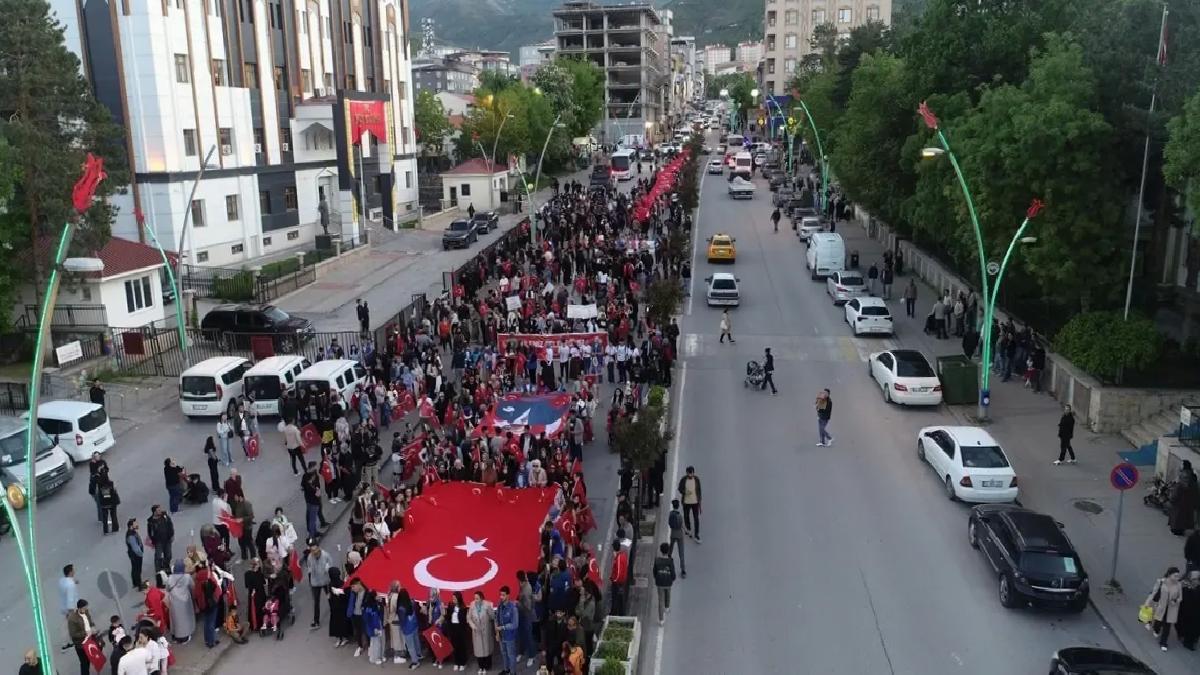 Muş’ta “Meşaleli Gençlik Yürüyüşü” düzenlendi