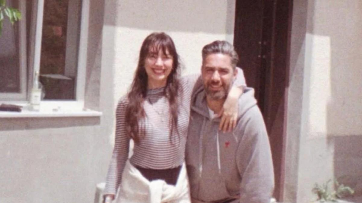 Neslihan Atagül’den oğlu Aziz ile yeni poz