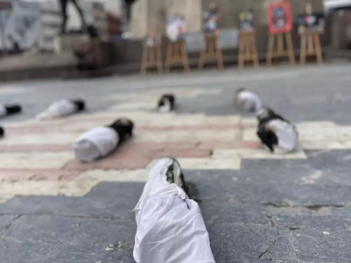 Öğretim görevlisinden Ankara’da kefenli Gazze protestosu