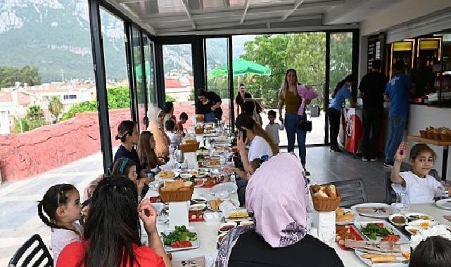 Öğretmenlerden Zirve Parkı’nda Anneler Günü aktifliği